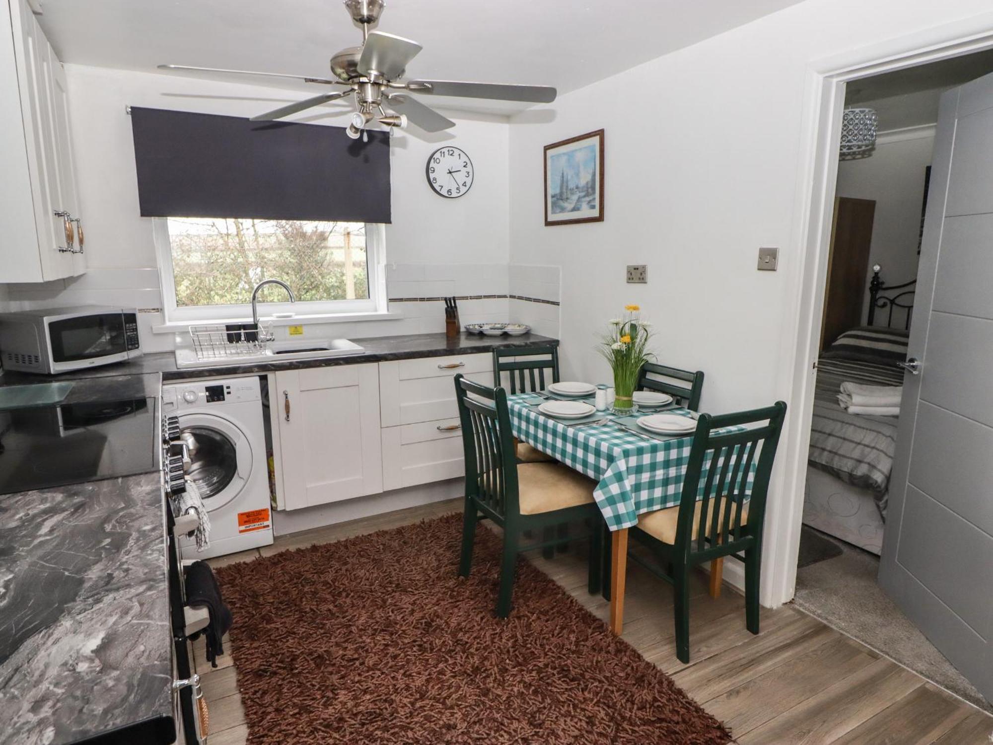 13 Gower Holiday Village Σουόνσι Εξωτερικό φωτογραφία